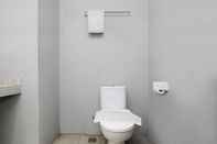 Toilet Kamar Nite & Day Surabaya - Kedungdoro