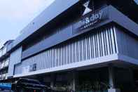 ภายนอกอาคาร Nite & Day Surabaya - Kedungdoro