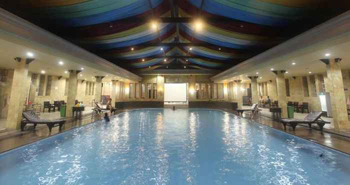 Swimming Pool Hotel Duta Berlian