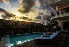 Kolam Renang 2 Ne Rus Guest House