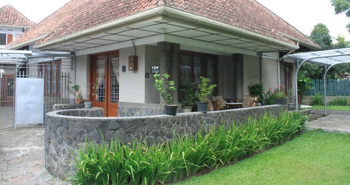 ภายนอกอาคาร De Riau Cottage by HouseinBandung