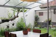 Layanan Hotel De Riau Cottage by HouseinBandung