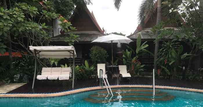 Kolam Renang The Imperial Home Hotel