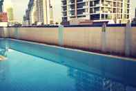 สระว่ายน้ำ Sena Place Hotel