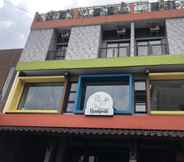 Exterior 2 OYO 3255 Enam Delapan Guest House Syariah