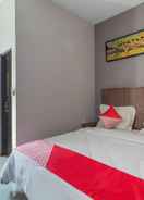 BEDROOM OYO 3255 Enam Delapan Guest House Syariah