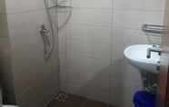 In-room Bathroom 7 WJY Apartment Margonda Residence 3