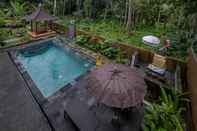 Swimming Pool Puri Astina Villa