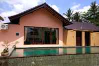 Swimming Pool Sujaya Villa