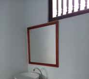In-room Bathroom 6 Alamanda Homestay