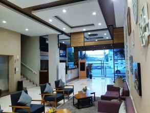 ล็อบบี้ 4 Triizz Hotel Semarang