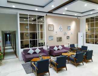 Lobi 2 Triizz Hotel Semarang