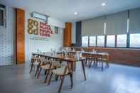 Bar, Cafe and Lounge Triizz Hotel Semarang