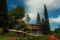 Bangunan The Pinewood Lodge & Organic Farm