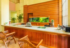 Lobby 6 Capital O 1010 Isola Resort