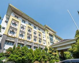 外部的 4 Capital O 1010 Isola Resort