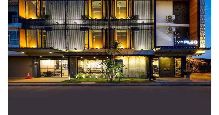 Bangunan The Plug hotel @ i-Biz Avenue