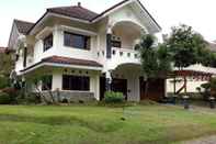 ภายนอกอาคาร Villa Kusuma Agro Tahap II / Kav.48