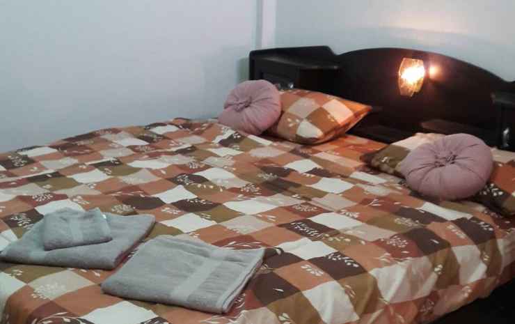 Danee's Hostel Bangkok - King Bed with shared bathroom 