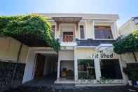 Exterior Hotel Bukit Uhud Syariah Yogyakarta