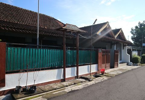 Luar Bangunan Kembar Guesthouse