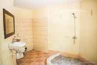 In-room Bathroom Bara Beach Bungalows