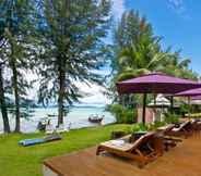 สระว่ายน้ำ 6 Anyavee Tubkaek Beach Resort (SHA Extra Plus)