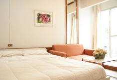 Bedroom 7 Thaiphiphat House