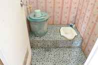 Toilet Kamar Charlie Homestay