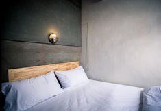 침실 2 Sleepy Dealer Hostel Bar