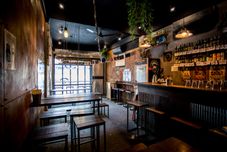 바, 카페, 라운지 Sleepy Dealer Hostel Bar