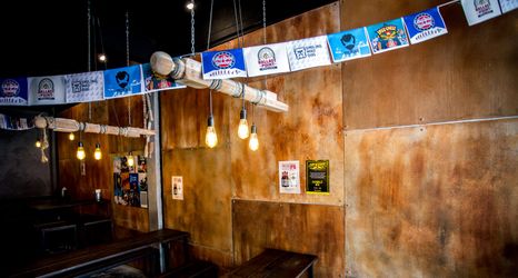 로비 2 Sleepy Dealer Hostel Bar