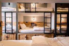 침실 Sleepy Dealer Hostel Bar