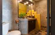 Toilet Kamar 4 Koh Tao Heights Studio Apartment