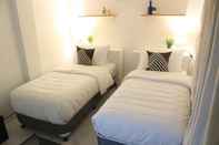 ห้องนอน The White Hotel Bacolod - Burgos by HometownPH