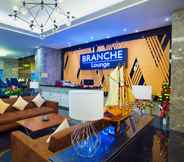 Bar, Cafe and Lounge 2 Golden Tulip Essential Makassar