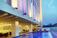 Swimming Pool Golden Tulip Essential Makassar