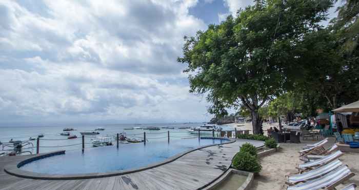 Swimming Pool Le Nusa Beach Club