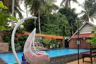 Swimming Pool OYO 1230 Kampoeng Osing Syariah Guesthouse