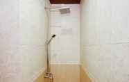 Toilet Kamar 4 Mays Hotel