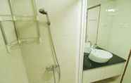 In-room Bathroom 3 1BR Sahid Metropolitan Apartment