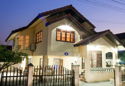 ภายนอกอาคาร Mutthong House