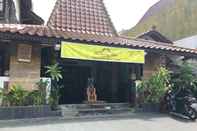 Luar Bangunan Classic Room at Guesthouse Kembang Deso