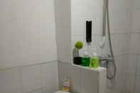 In-room Bathroom Jarrdin Apartment Cihampelas by Gunawan