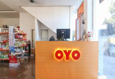 로비 5 OYO 1670 Likko Inn