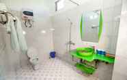 Phòng tắm bên trong 6 Halong Buddy Inn & Travel