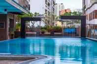 Swimming Pool Golden Tulip Mandison Suites