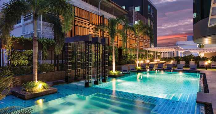 Swimming Pool Solitaire Bangkok Sukhumvit 11