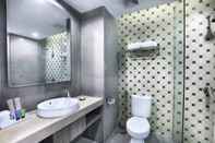 In-room Bathroom ASTON Inn Pandanaran - Semarang