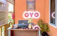 ล็อบบี้ 6 OYO 2196 Edriyan Bungalow